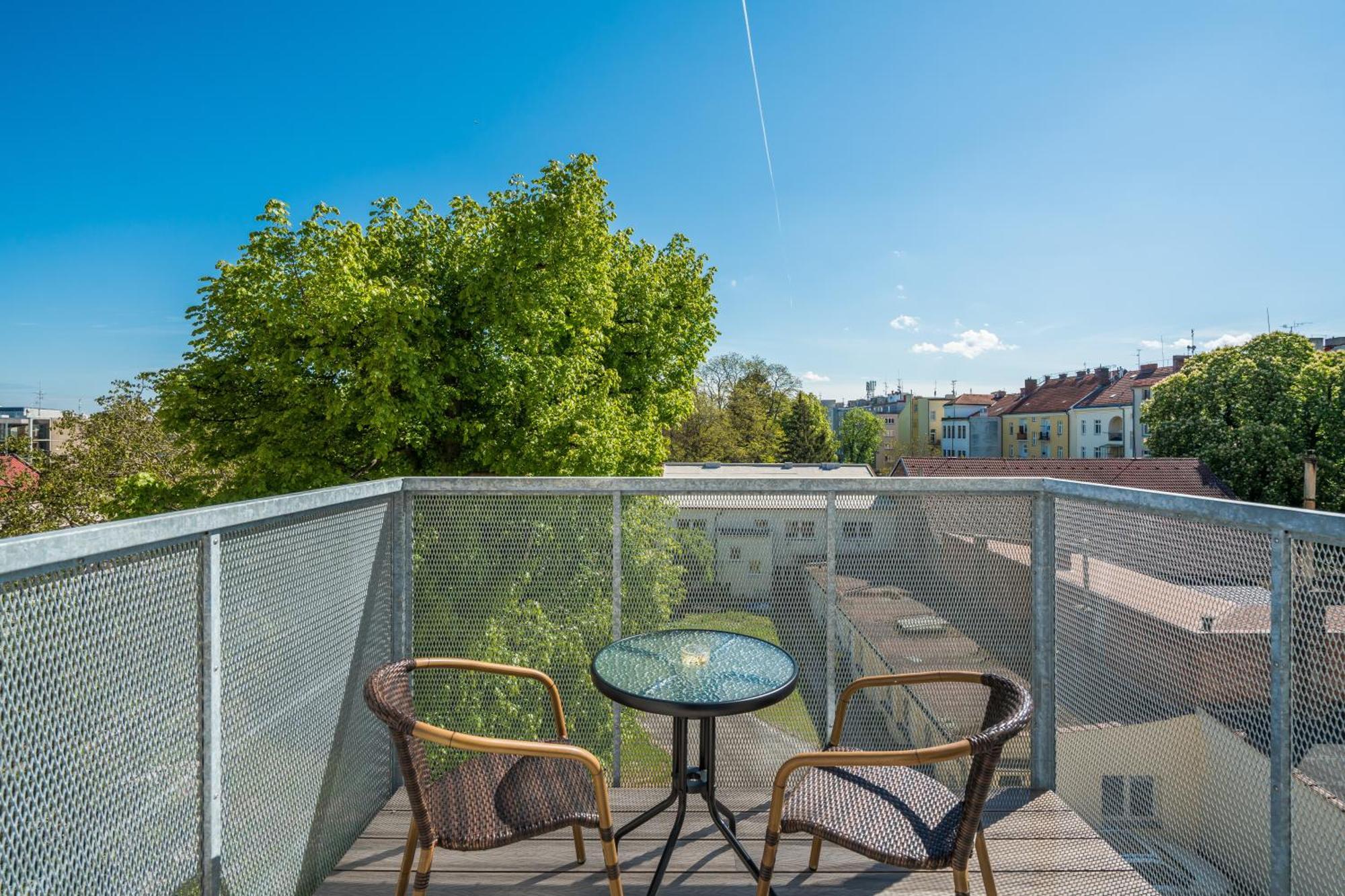 Perla Hradce 301 Apartman Hradec Králové Kültér fotó