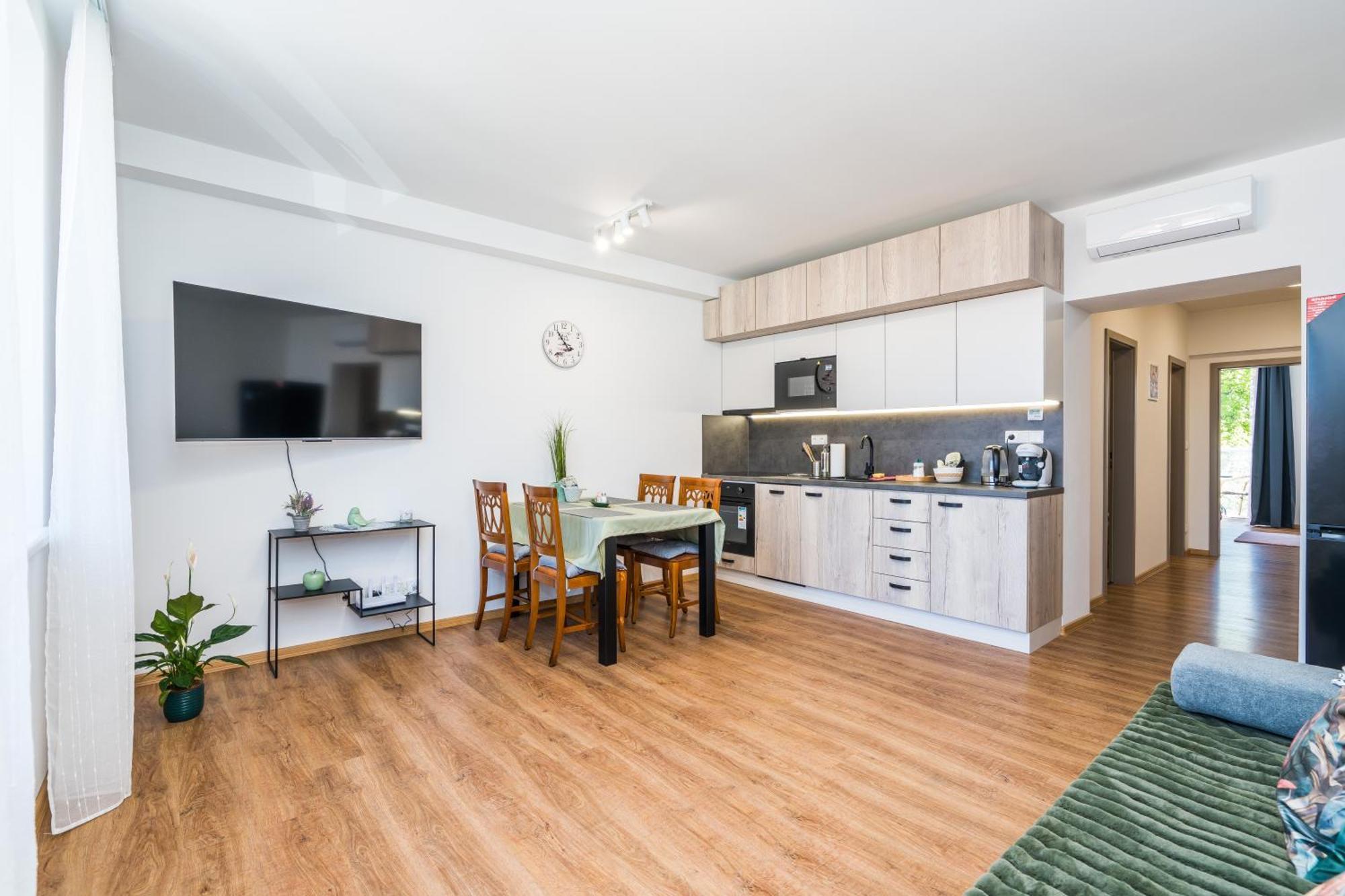 Perla Hradce 301 Apartman Hradec Králové Kültér fotó